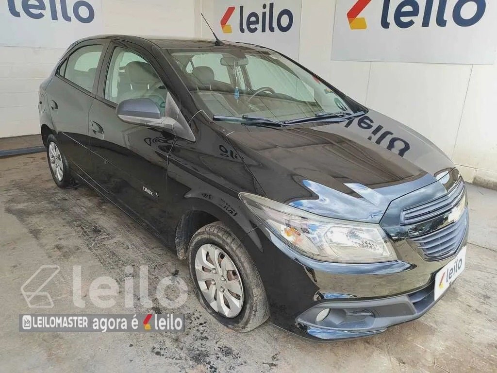 CHEVROLET ONIX MT SELECAO (4P) ANO 2015