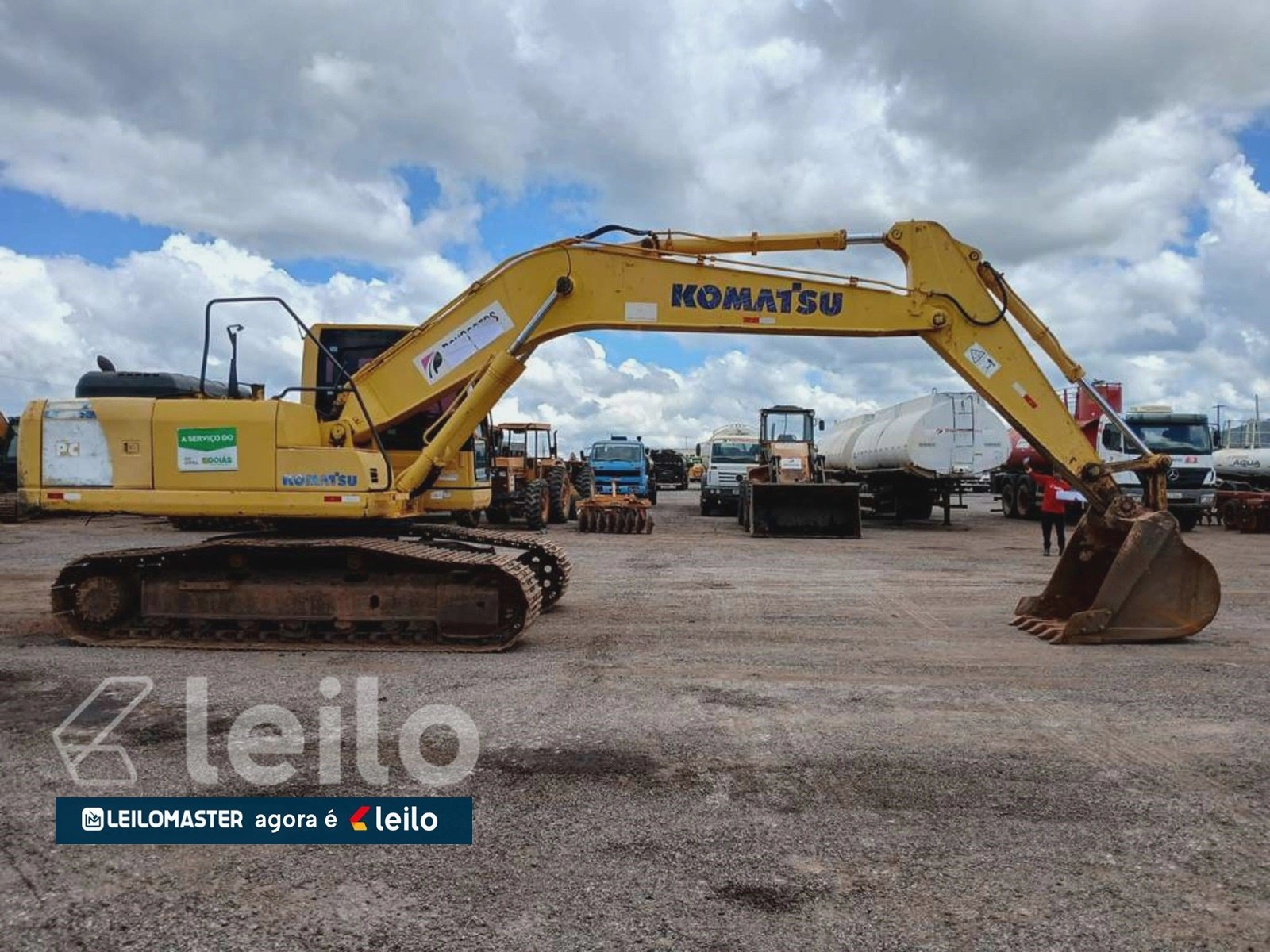 ESCAVADEIRA KOMATSU PC 200 ANO 2017
