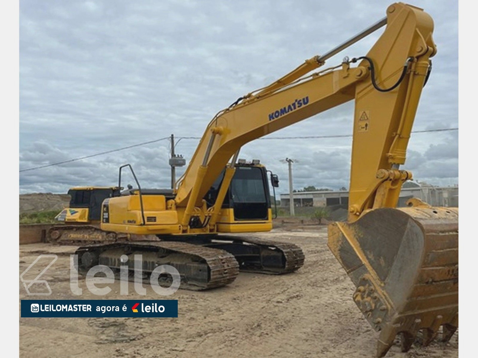 ESCAVADEIRA HIDRAULICA - KOMATSU PC200-8B ANO 2011